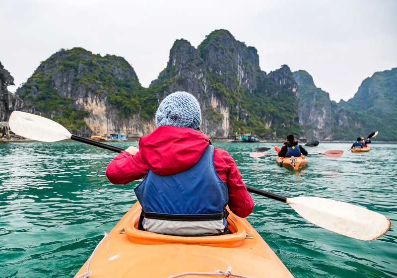 Kayaking in Lan ha bay